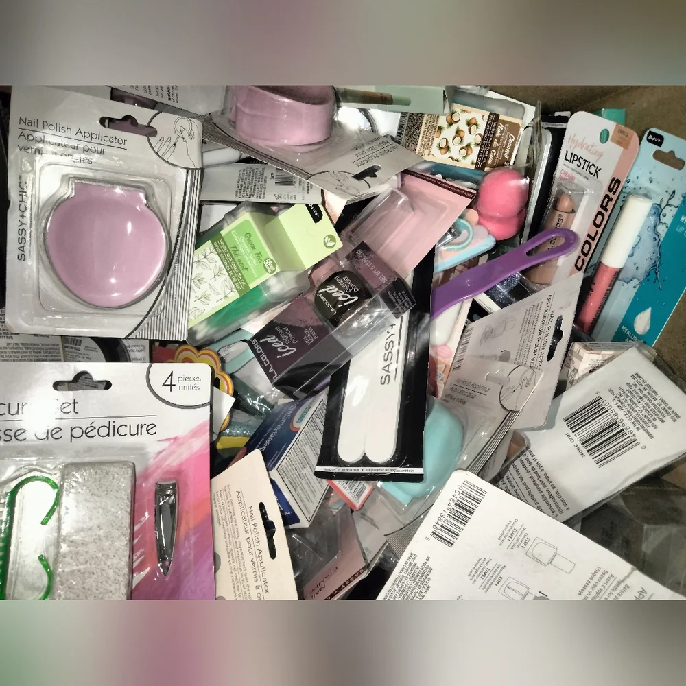 5LB Makeup, Self-care, Accessories Bundle NWT - Picture 4 of 4